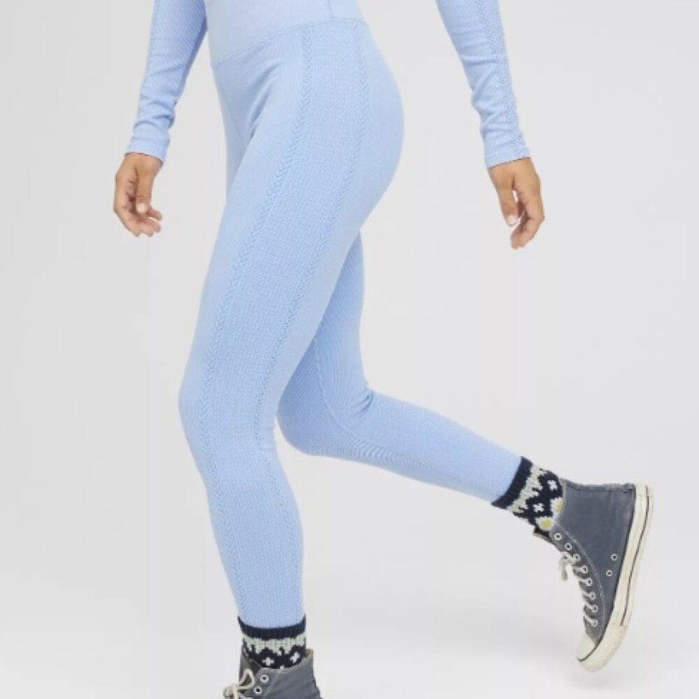 NWT Aerie OFFLINE By Aerie Big Chill Seamless Legging in color Blue Lion